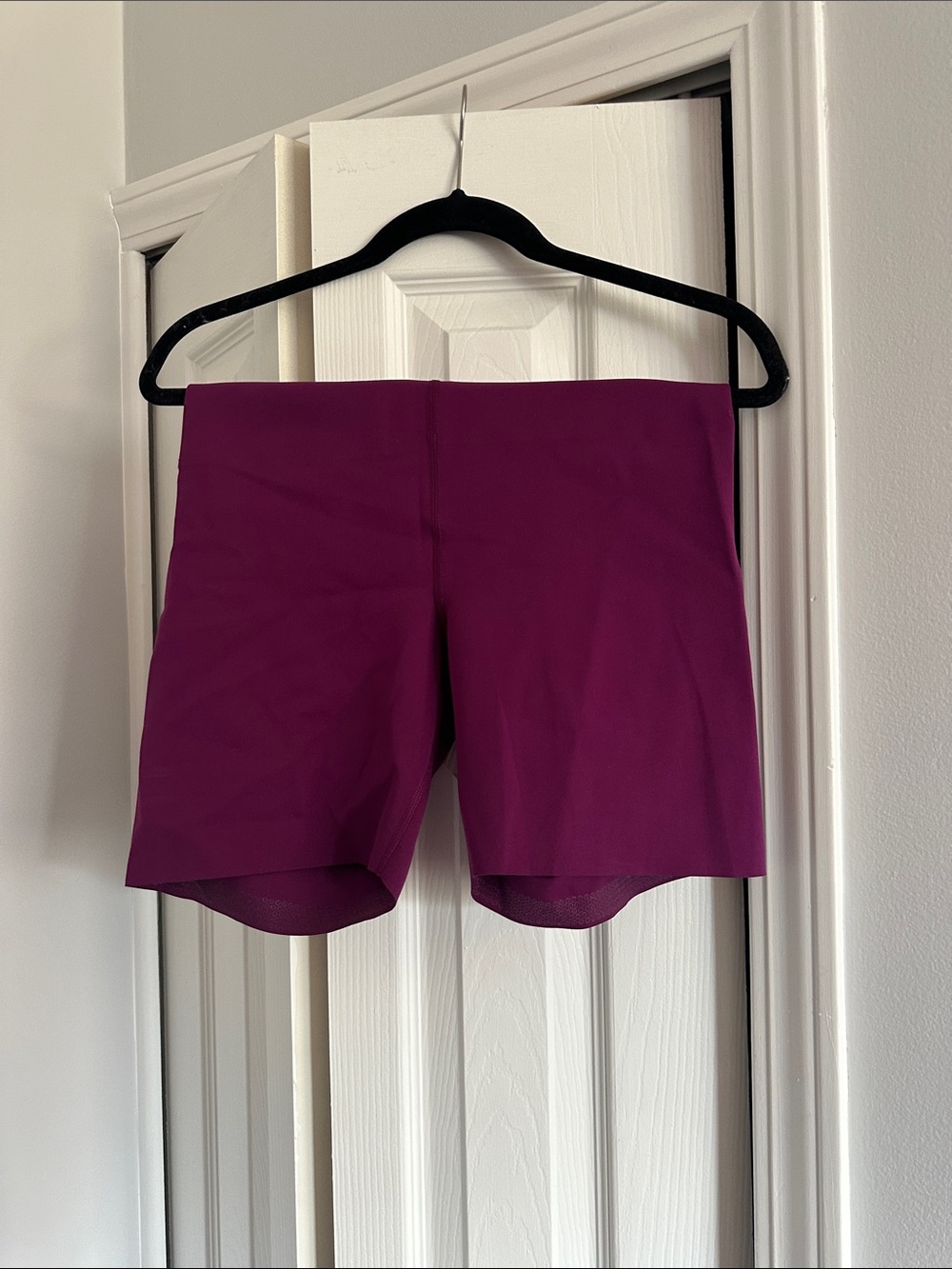 Lululemon glow up short 6inch size 10